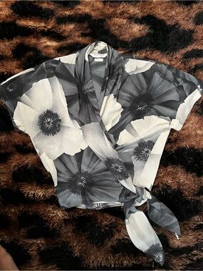 Vintage Max Mara 100% Silk Floral Tie-Front Wrap Blouse - Size 6
